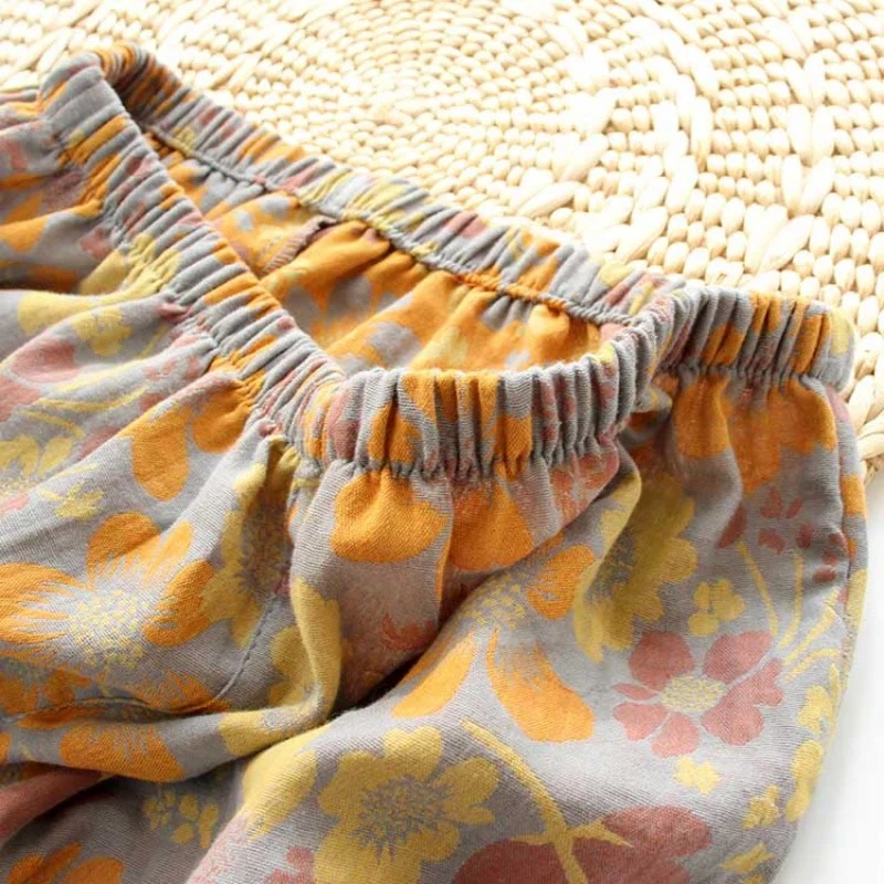 Gelbes Loungewear-Set aus Baumwolle mit Gänseblümchen-Revers