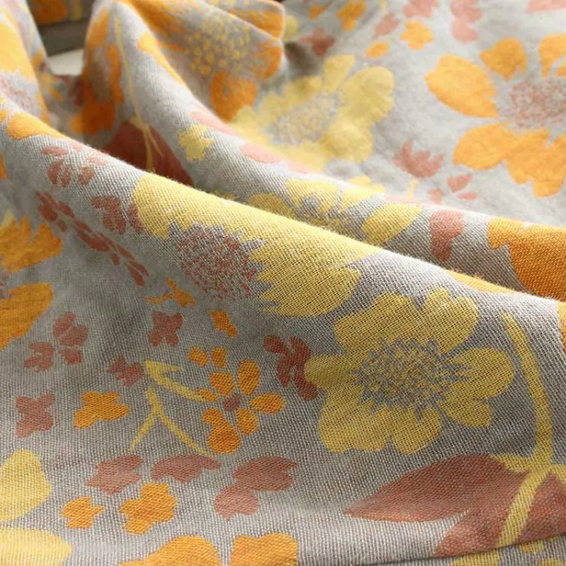 Gelbes Loungewear-Set aus Baumwolle mit Gänseblümchen-Revers