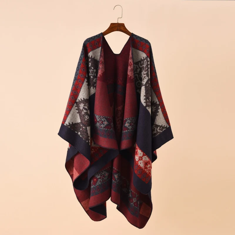 Weicher Schalumhang im Retro-Stil mit geometrischem Muster