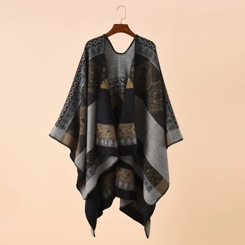 Weicher Schalumhang im Retro-Stil mit geometrischem Muster