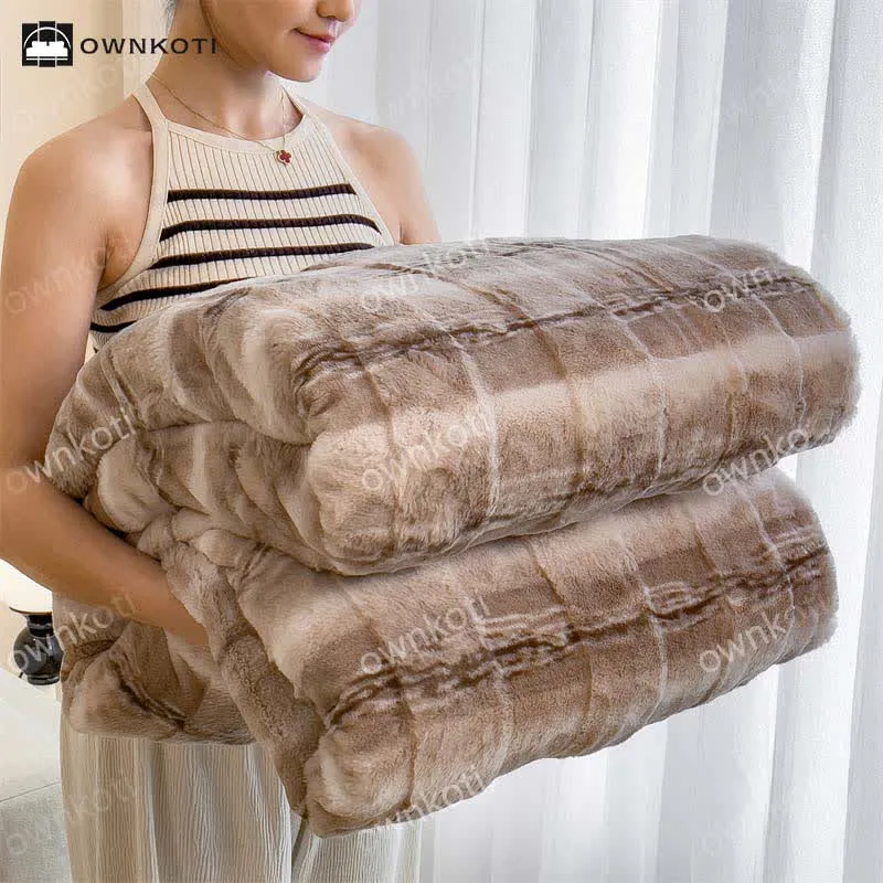 Weiche Fleece-Überwurfdecke im modernen Stil