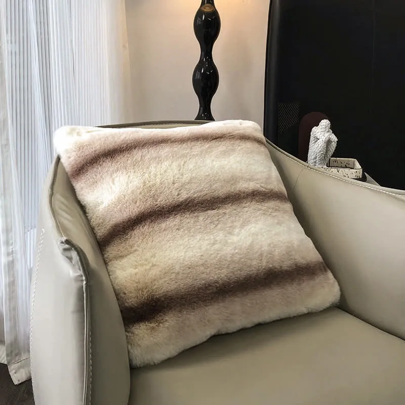 Luxuriöse Überwurfdecke mit Farbverlauf und Streifen