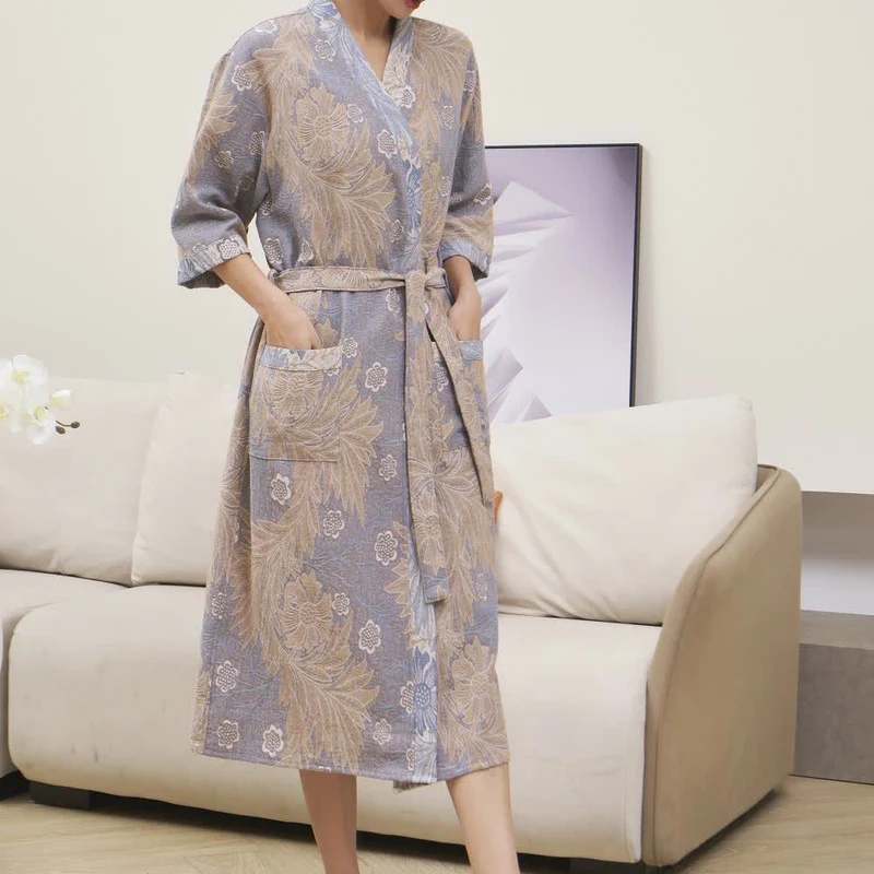 Atmungsaktiver Kimono-Bademantel aus Jacquard-Blumengaze