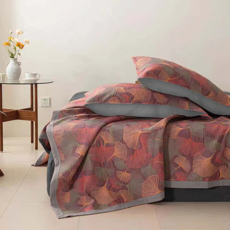 Dreilagige Steppdecke aus Baumwollgaze mit Ginkgoblättern