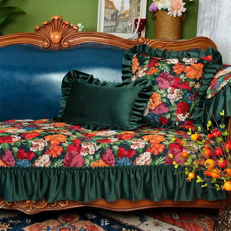 Rutschfester Sofabezug mit Rüschen im Vintage-Stil mit Blumenmuster
