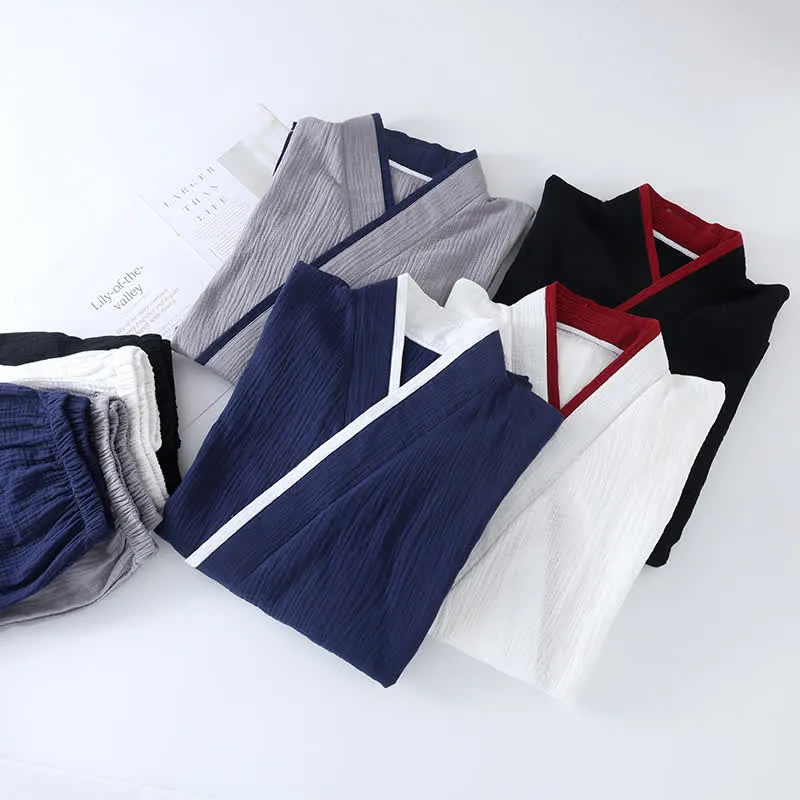 Pyjama-Set aus Baumwollgaze im Kimono-Stil im neutralen Stil