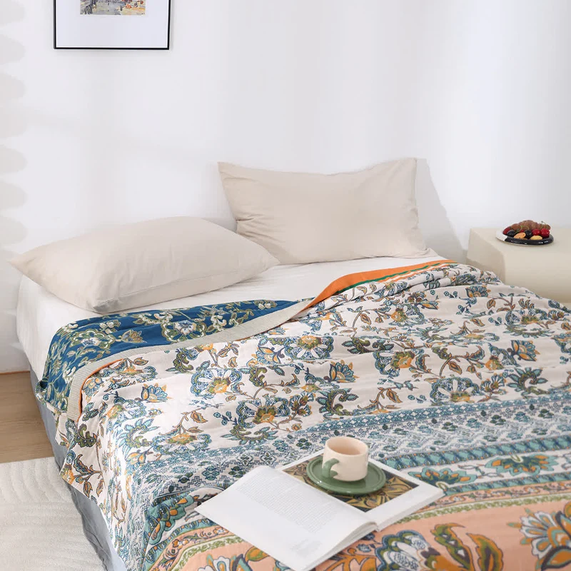 Kuschelige Sofadecke aus Baumwollgaze mit Retro-Blumenmuster