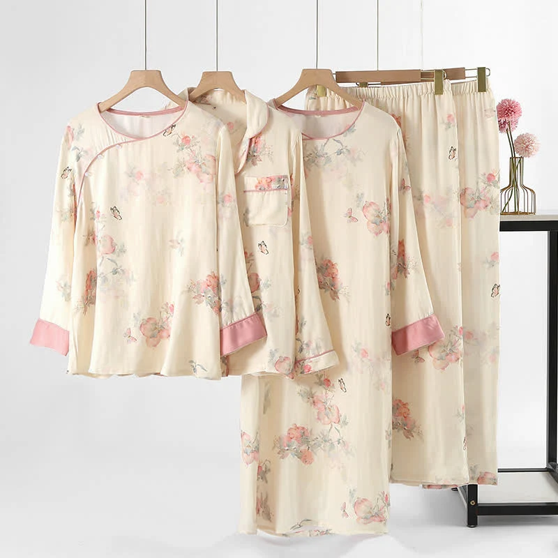 Loungewear aus weichem Satin mit Blumenmuster und Schmetterlingen
