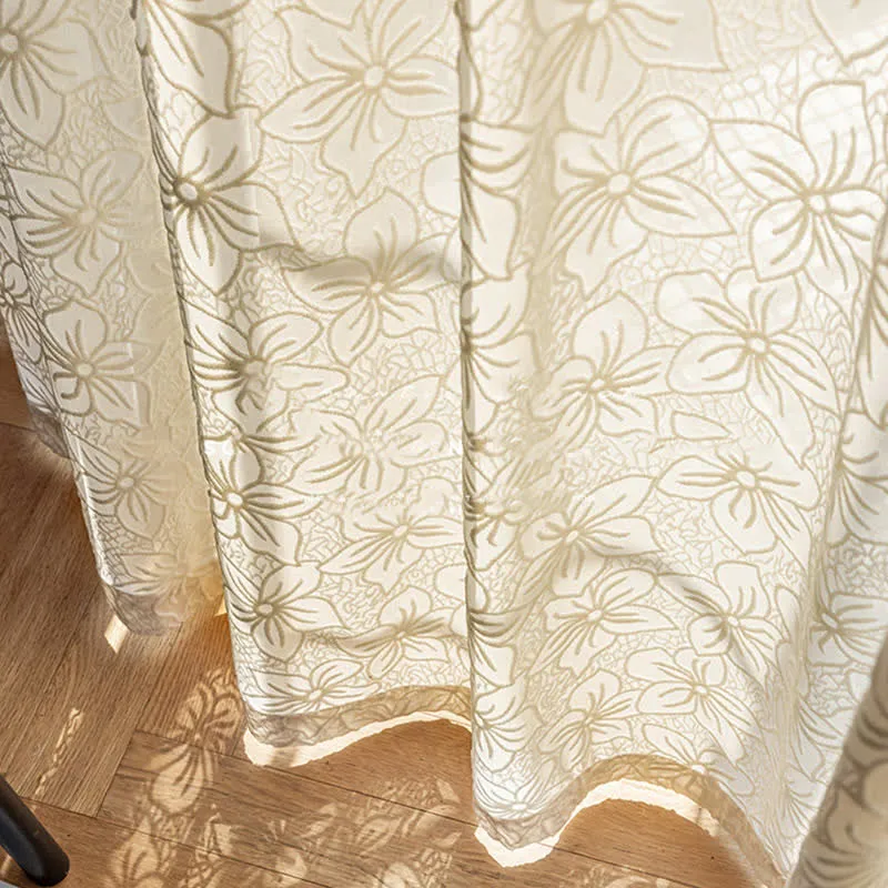 Französischer Vintage-Vorhang mit Blumenblättern