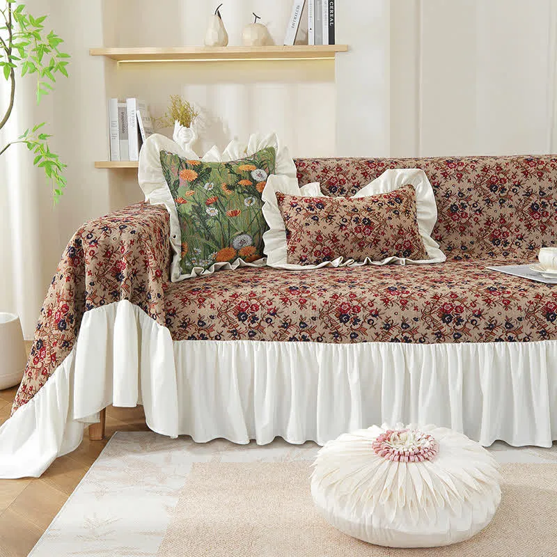 Sofabezug mit Rüschen und Vintage-Blumenmuster