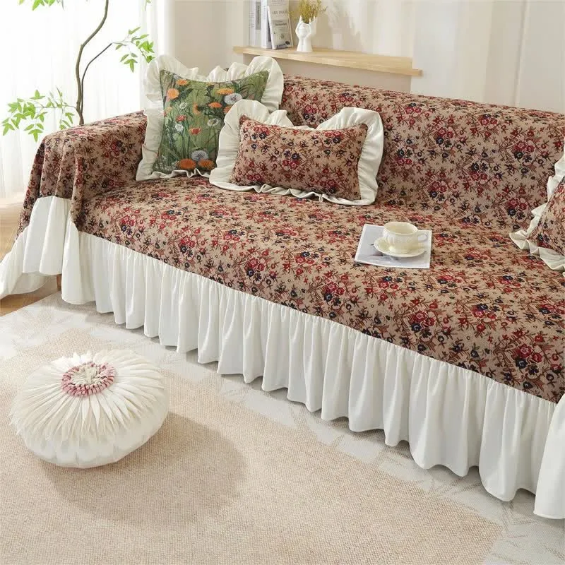 Sofabezug mit Rüschen und Vintage-Blumenmuster