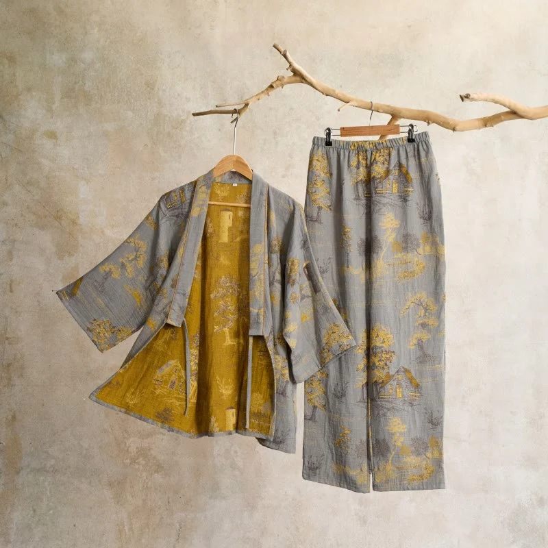 Neutrales Kimono-Pyjama-Set aus Baumwolle mit Landschaftsmotiv