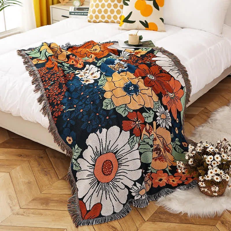 Funktionelle Quastendecke mit leuchtenden Blumen