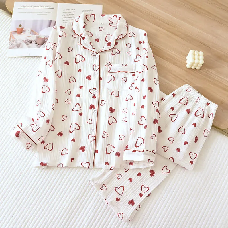 Atmungsaktives Pyjama-Set aus Baumwollgaze mit Herz-Revers