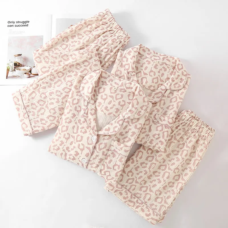 Pyjama-Set aus Baumwollgaze mit Leopardenmuster und Revers (3-teilig)