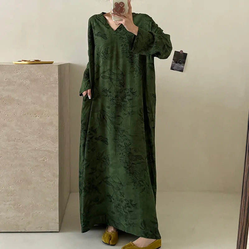 Elegantes, weiches, langes Nachthemd mit V-Ausschnitt und Blumenmuster