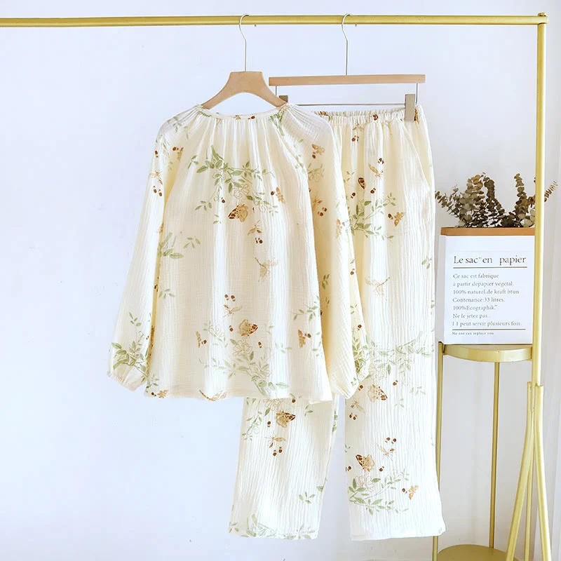 Pyjama-Set aus Baumwollgaze mit Blumenmuster und Schmetterlingen