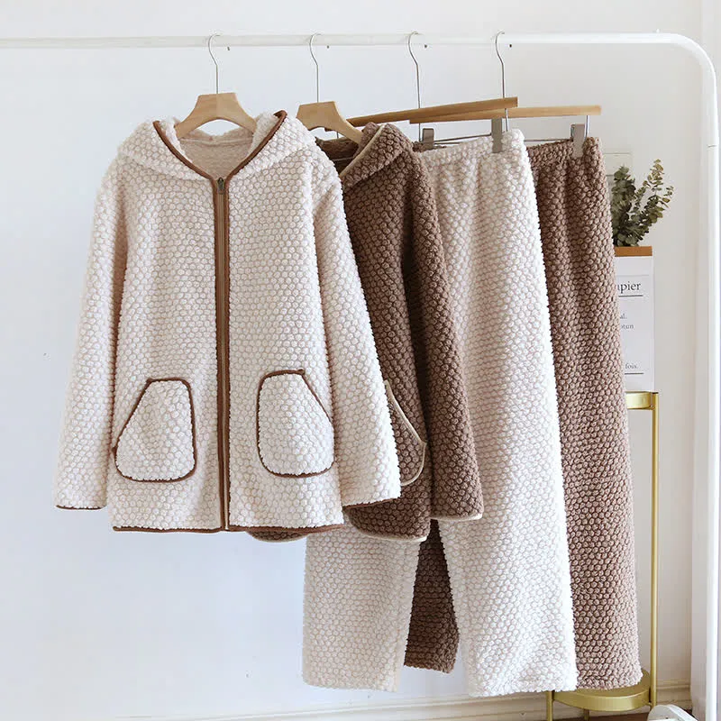 Warmes Fleece-Pyjama-Set mit Kapuze