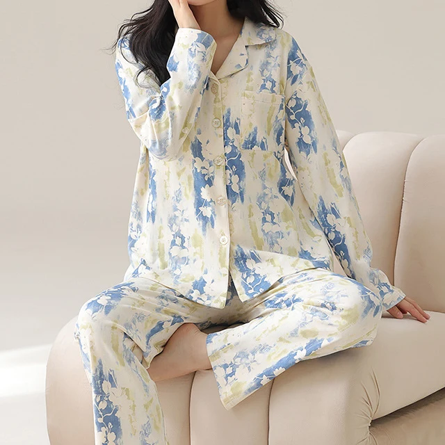 Erfrischendes Pyjama-Set aus reiner Baumwolle mit Blumenmuster