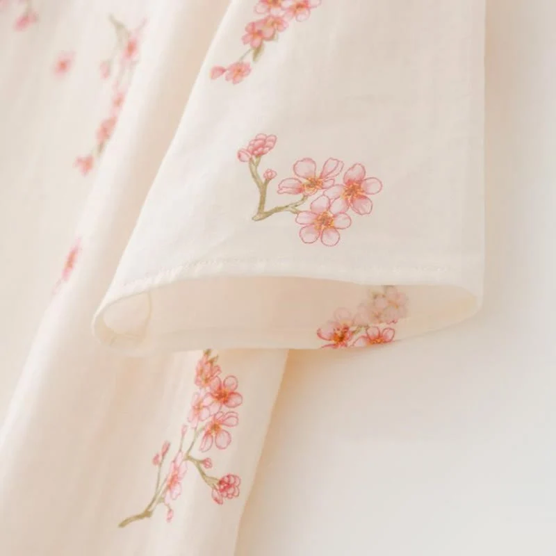 Elegantes Nachtwäsche-Set aus Baumwollgaze mit Pflaumenblüten
