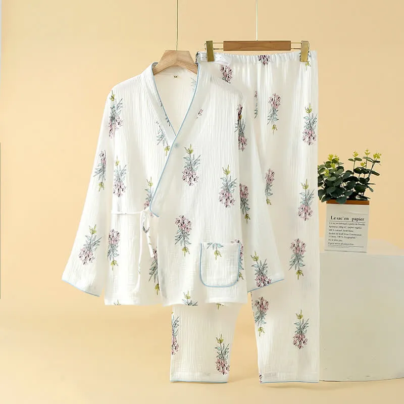 Pyjama-Set aus Baumwollgaze mit Kimono und Blumenmuster