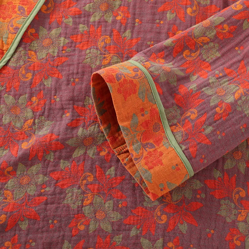 Pyjama-Set aus Baumwollgaze mit Blumenmuster und Froschverschluss