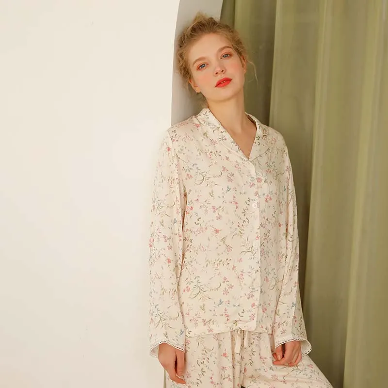 Ownkoti – Loungewear aus Satin mit Blumenmuster und V-Ausschnitt und langen Ärmeln