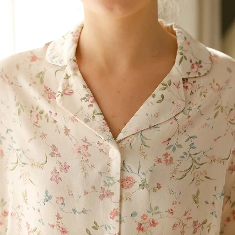 Ownkoti – Loungewear aus Satin mit Blumenmuster und V-Ausschnitt und langen Ärmeln