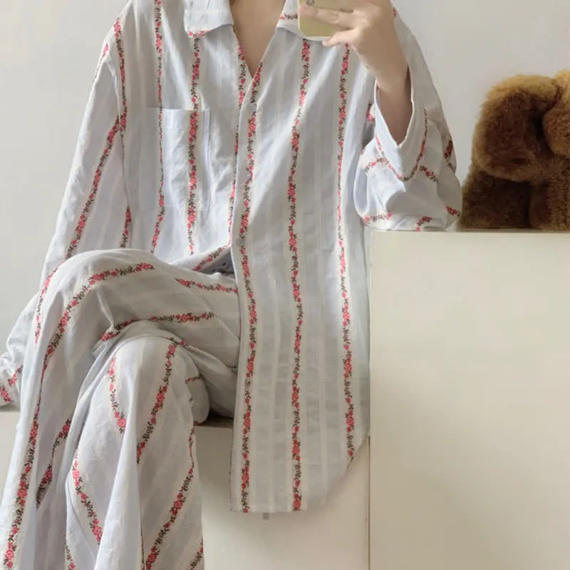 Loungewear-Set mit Vintage-Blumenstreifen in Übergröße