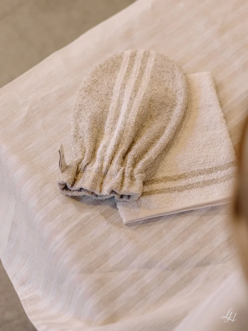 Waschhandschuh aus Leinenfrotté-Cremeweiß mit Farbstreifen