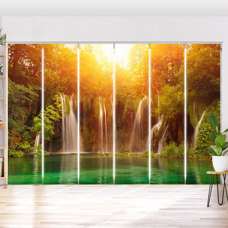 Schiebegardine Motiv "Waldsee Wasserfall Sonnenlicht"
