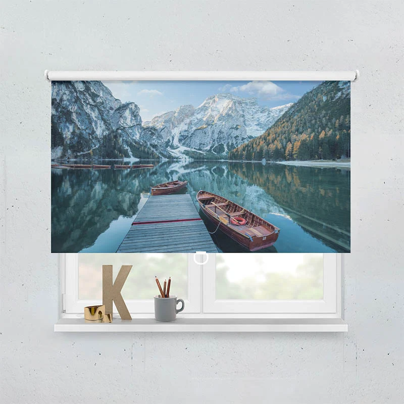 Springrollo Motiv "Steg mit Booten im Gebirgssee"