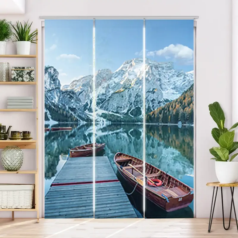 Schiebegardine Motiv "Steg mit Booten im Gebirgssee"