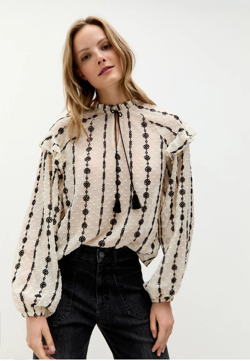 bestickte Chiffonbluse