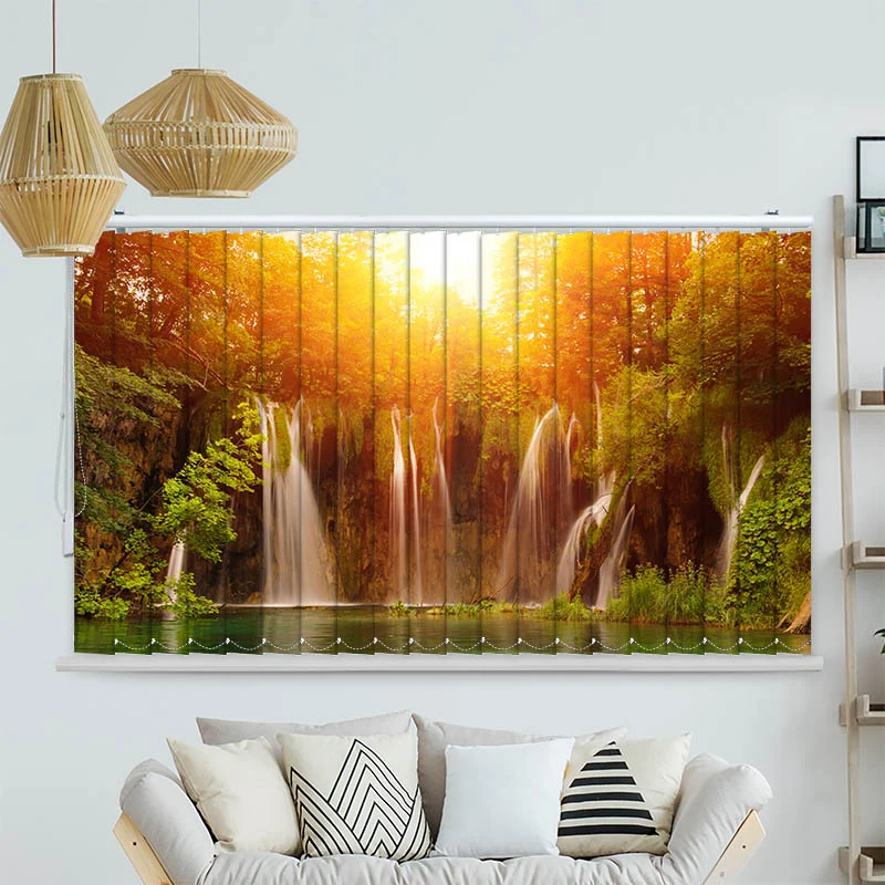 Lamellenvorhang Motiv "Waldsee Wasserfall Sonnenlicht"