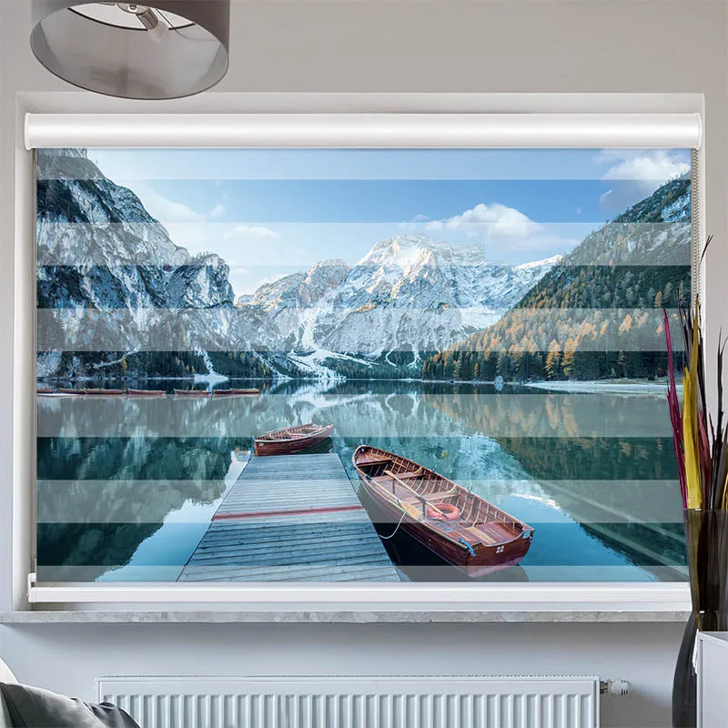 Doppelrollo mit Kassette "Steg mit Booten im Gebirgssee"