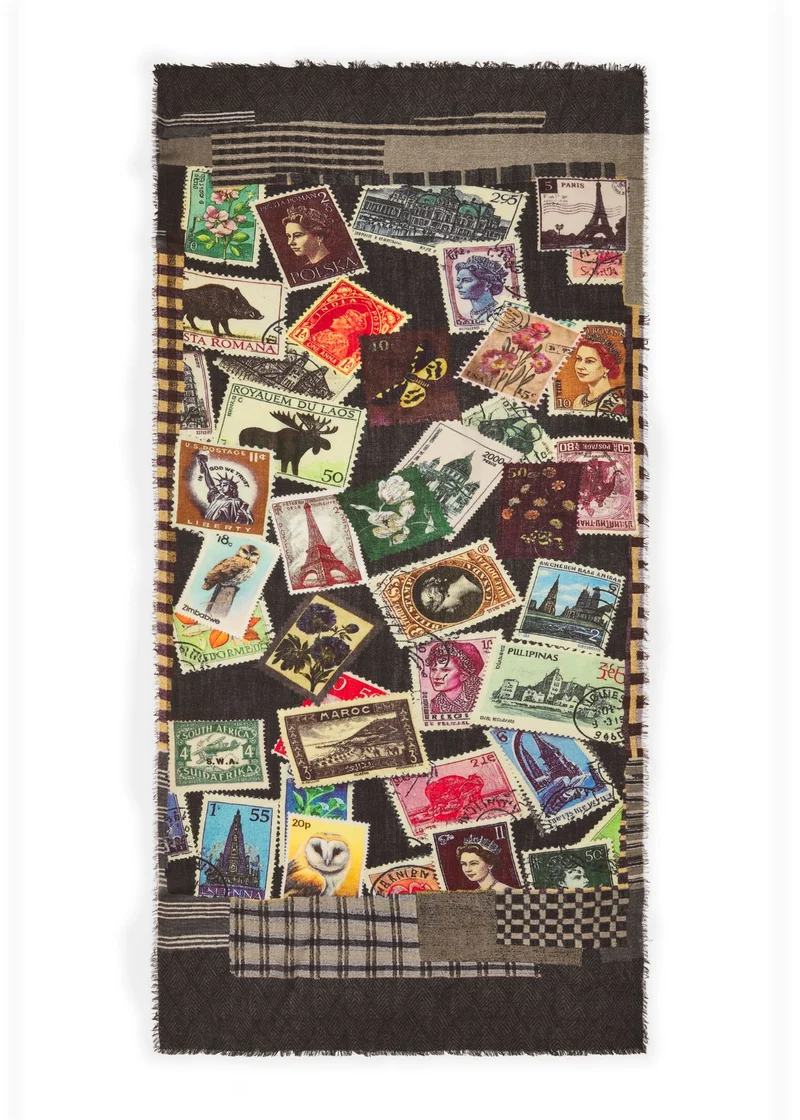 Feiner Schal aus Wolle-Modal-Mix mit Briefmarken-Motiven