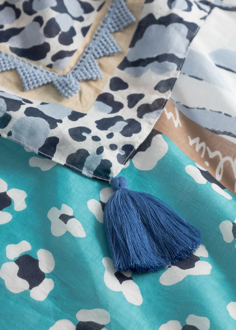 Tuch aus organischer Baumwolle mit verschiedenen Animal-Prints und STAY WILD-Schriftzug