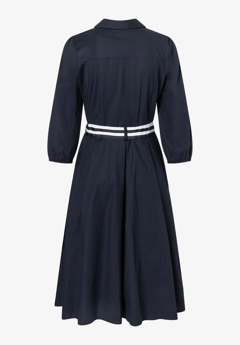 Hemdblusenkleid mit Streifengürtel